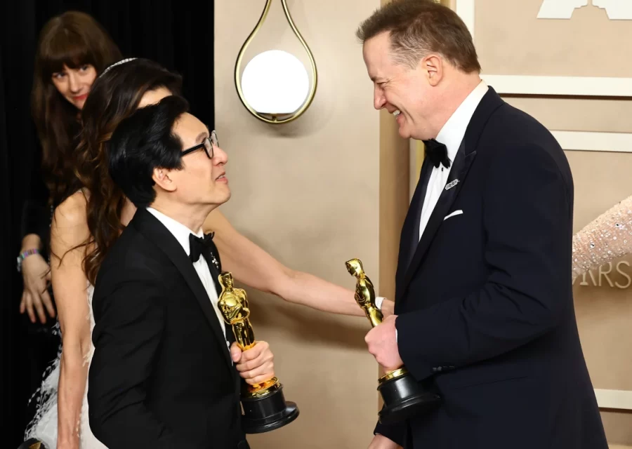 Photo+Courtesy+of+Arturo+Holmes%2FGetty+Images.+Fraser+and+Quan+with+their+Oscars+backstage.